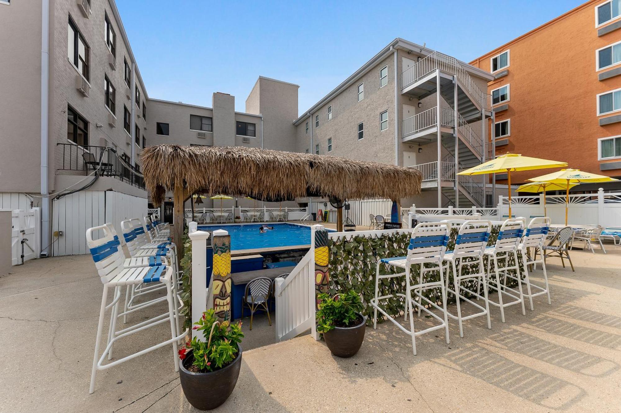 Oceanic Hotel & Barefoot Tiki Bar Wildwood Exterior photo
