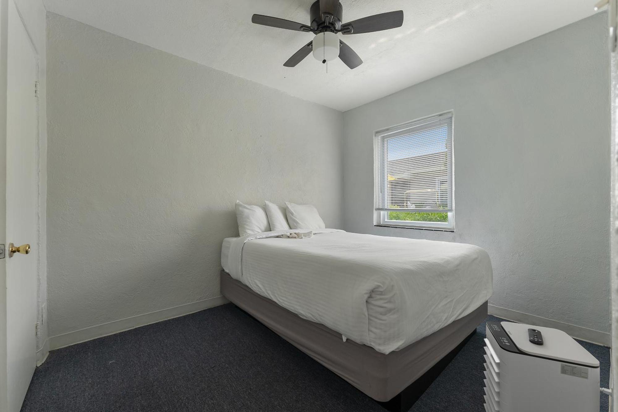 Oceanic Hotel & Barefoot Tiki Bar Wildwood Room photo