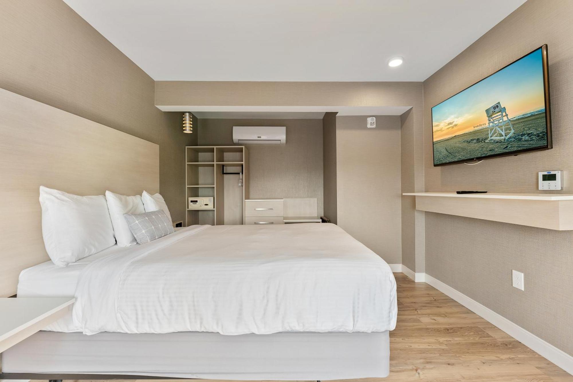 Oceanic Hotel & Barefoot Tiki Bar Wildwood Room photo