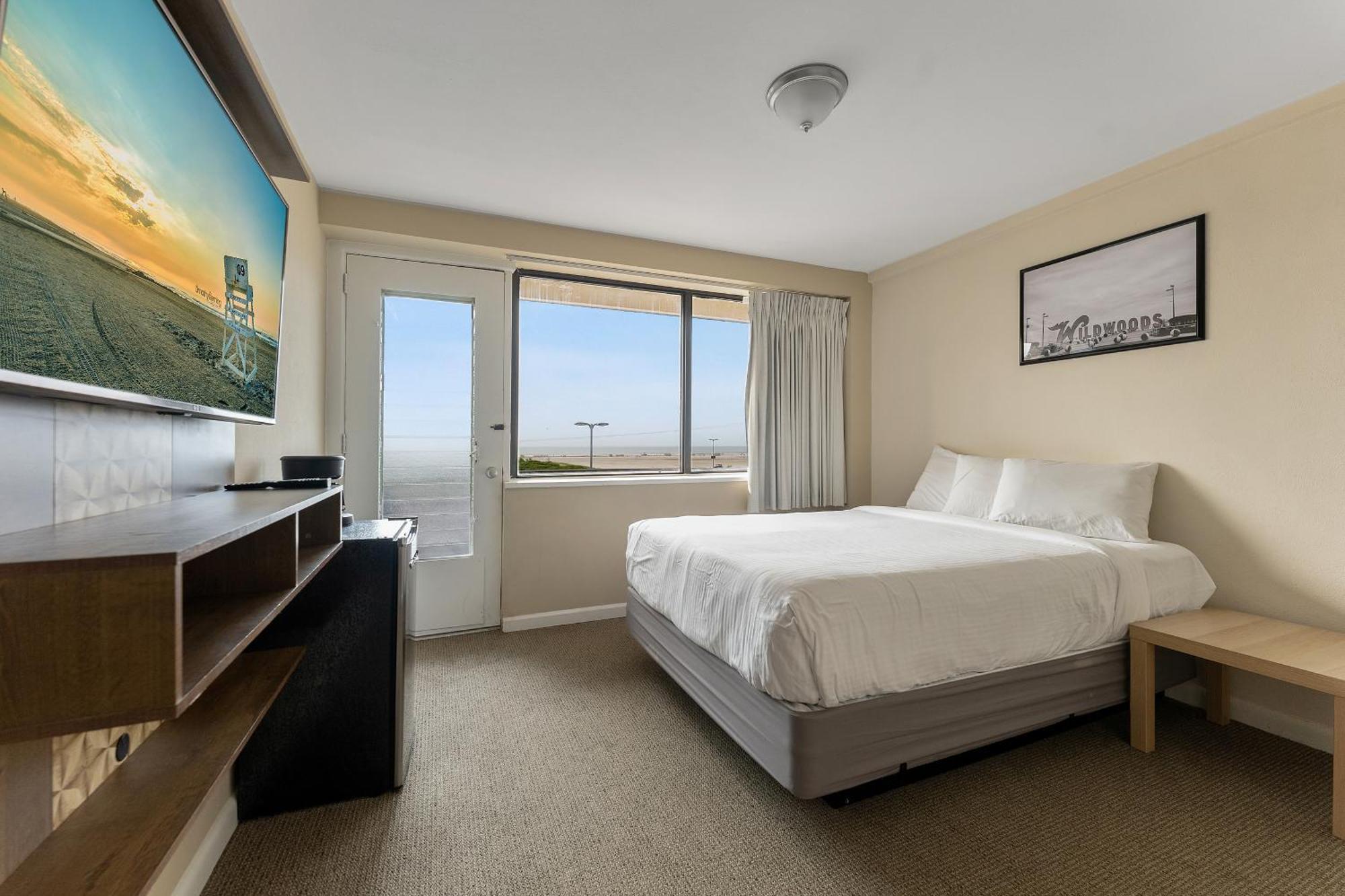 Oceanic Hotel & Barefoot Tiki Bar Wildwood Room photo
